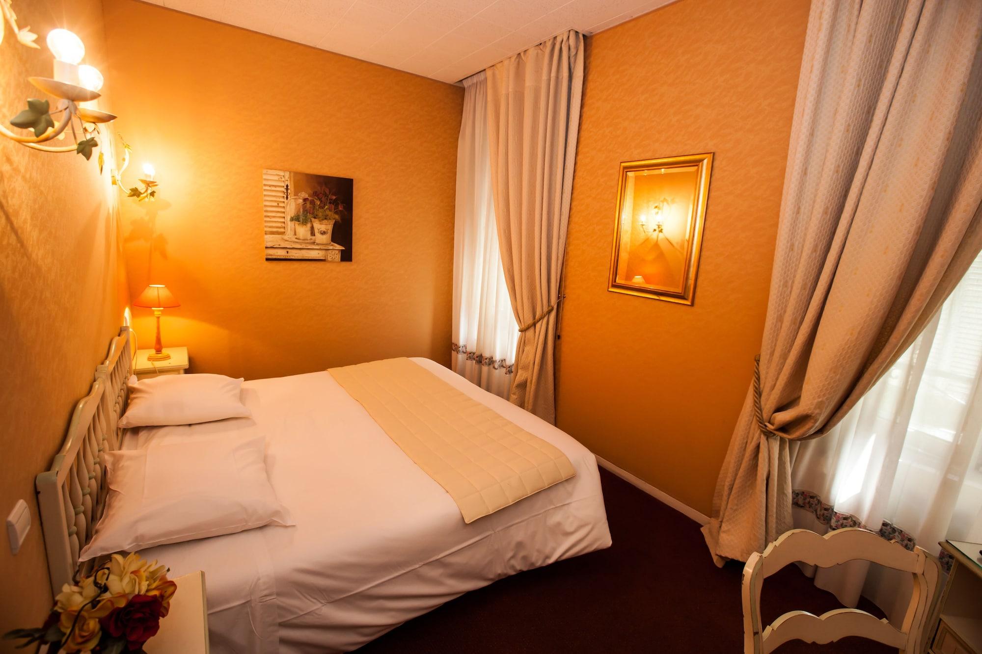 Paris Rome Hotel Menton Exterior photo