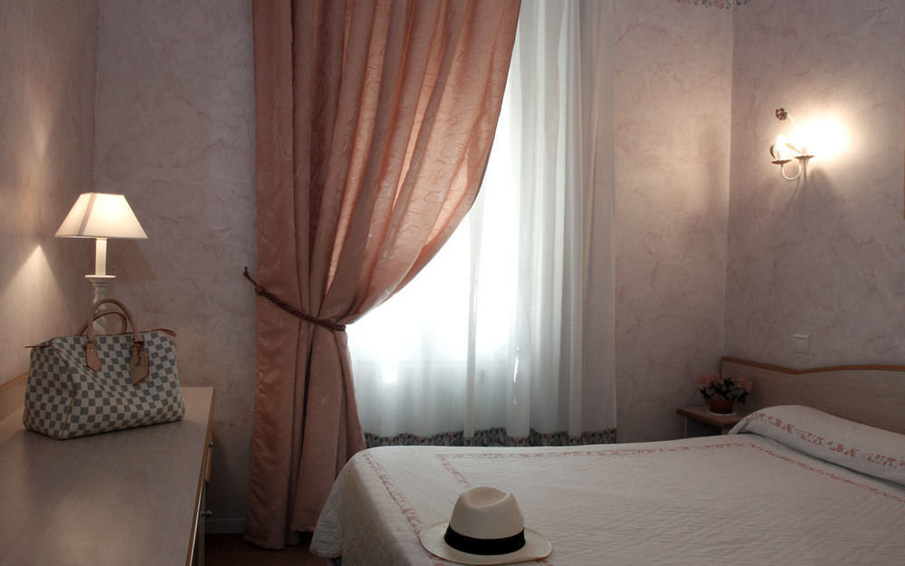 Paris Rome Hotel Menton Exterior photo